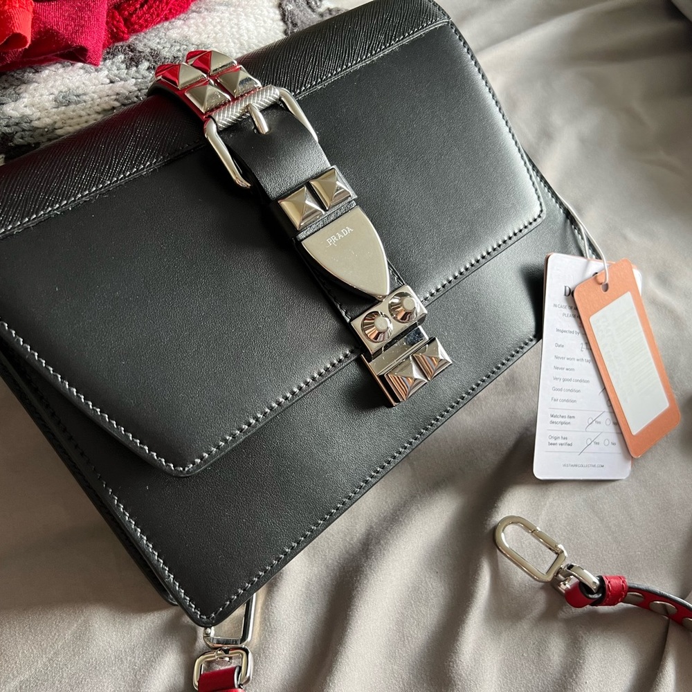 Authentic PRADA saffiano leather handbag - Picture 2 of 13